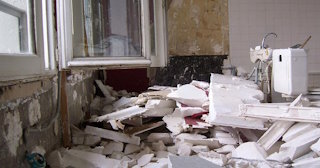 Демонтаж хрущевки в Махачкале - удаление старых полов и стен по выгодной цене от 1792 рублей.